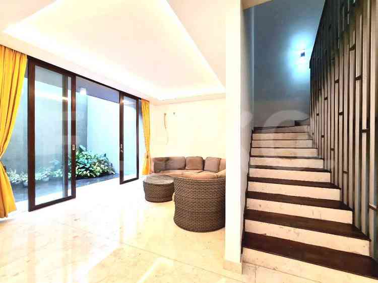 Disewakan Rumah 4 BR, Luas 350 m2 di Ampera, TB Simatupang 2