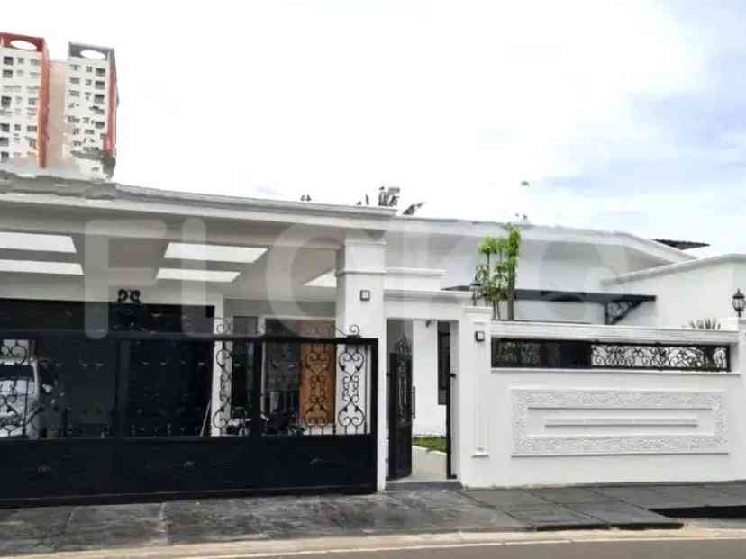 Dijual Rumah 4 BR, Luas 400 m2 di Wijaya Kusuma, Cilandak 1