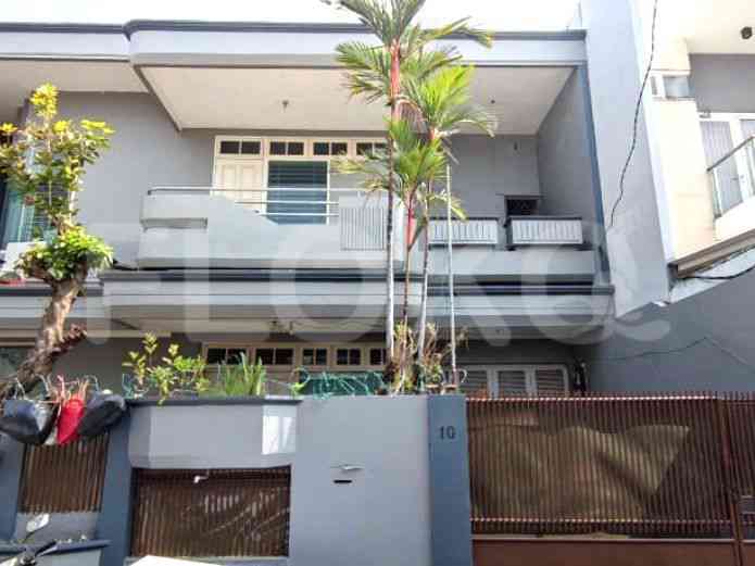 Dijual Rumah 2 BR, Luas 350 m2 di Kebon Jeruk, Kebon Jeruk 1