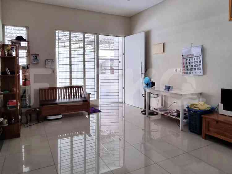 Dijual Rumah 6 BR, Luas 300 m2 di Greenalake, Poris 2