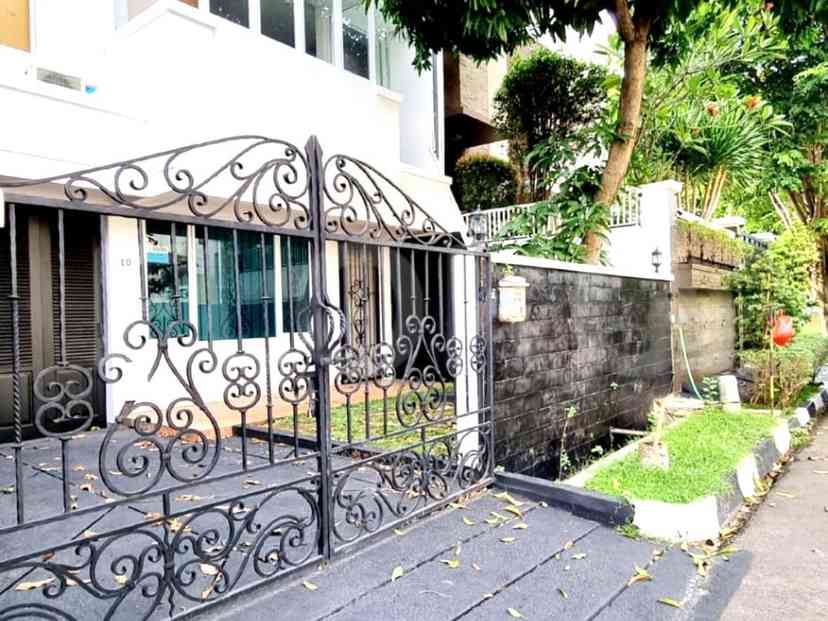 Disewakan Rumah 2 BR, Luas 144 m2 di Permata Buana, Puri Indah 1