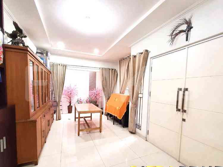 Dijual Rumah 4 BR, Luas 315 m2 di Tomang, Grogol 2