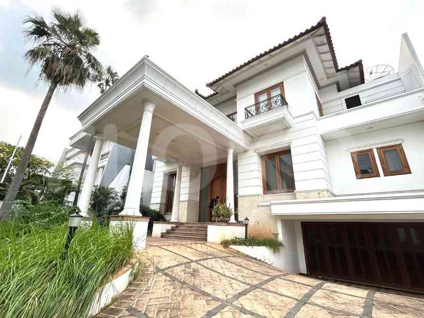 Dijual Rumah 6 BR, Luas 800 m2 di Intercon, Kebon Jeruk 1