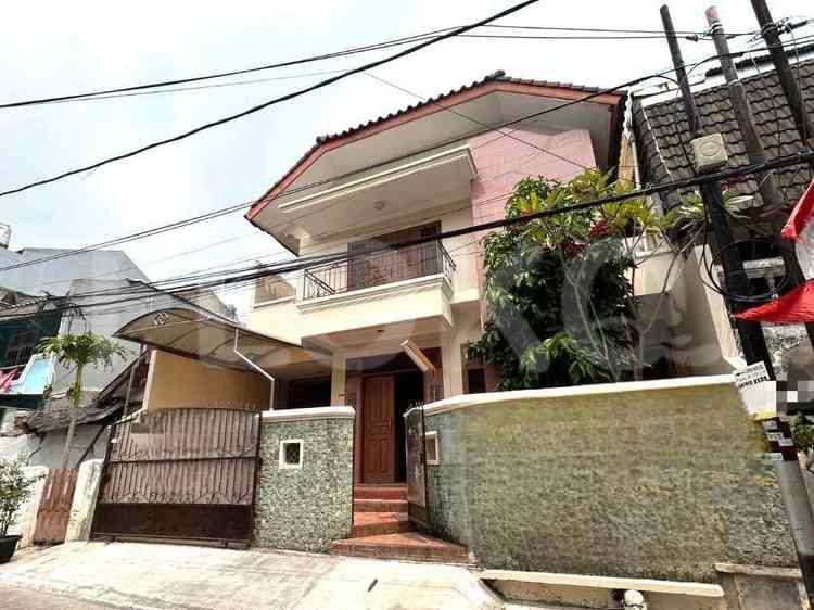 Dijual Rumah 4 BR, Luas 160 m2 di Tomang, Grogol 1