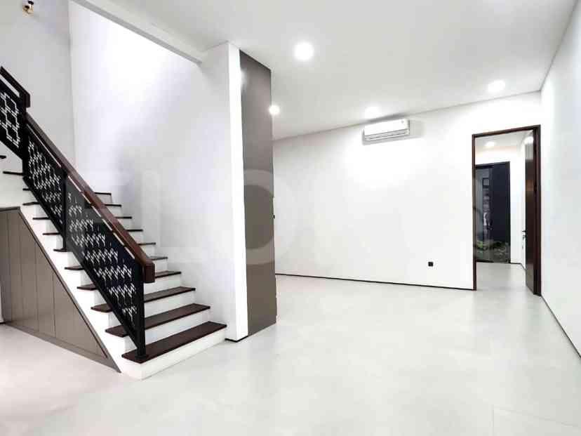 Dijual Rumah 4 BR, Luas 536 m2 di Kemang, Kemang 2