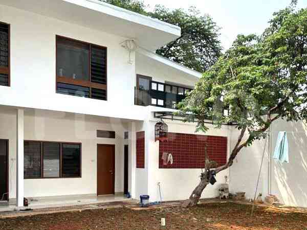 Disewakan Rumah 6 BR, Luas 600 m2 di Jl. Solo, Menteng 8