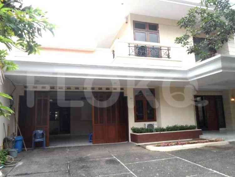 670 sqm, 4 BR house for rent in Jl. Sumatra, Menteng 11