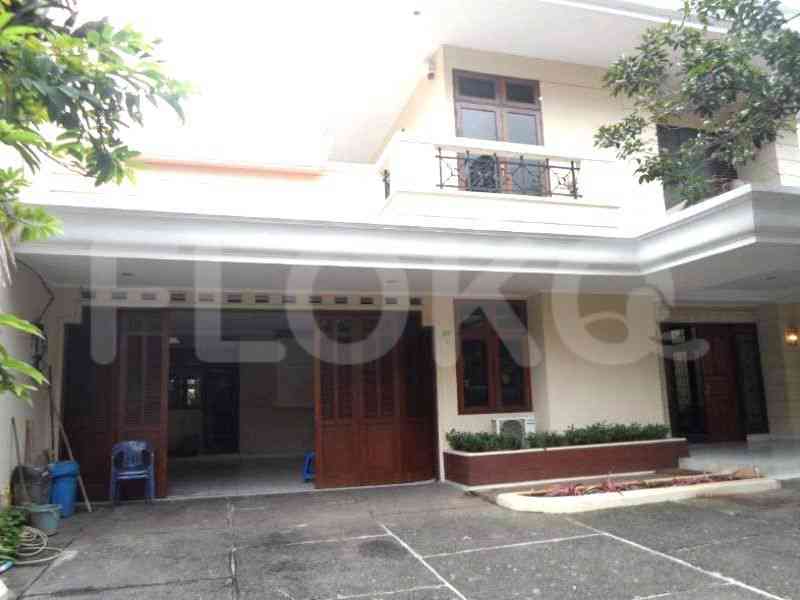 Disewakan Rumah 4 BR, Luas 670 m2 di Jl. Sumatra, Menteng 11