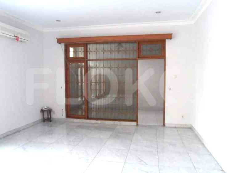 670 sqm, 4 BR house for rent in Jl. Sumatra, Menteng 8