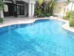 1600 sqm, 10 BR house for sale in Jl. Prof. Moh. Yamin, Menteng 8