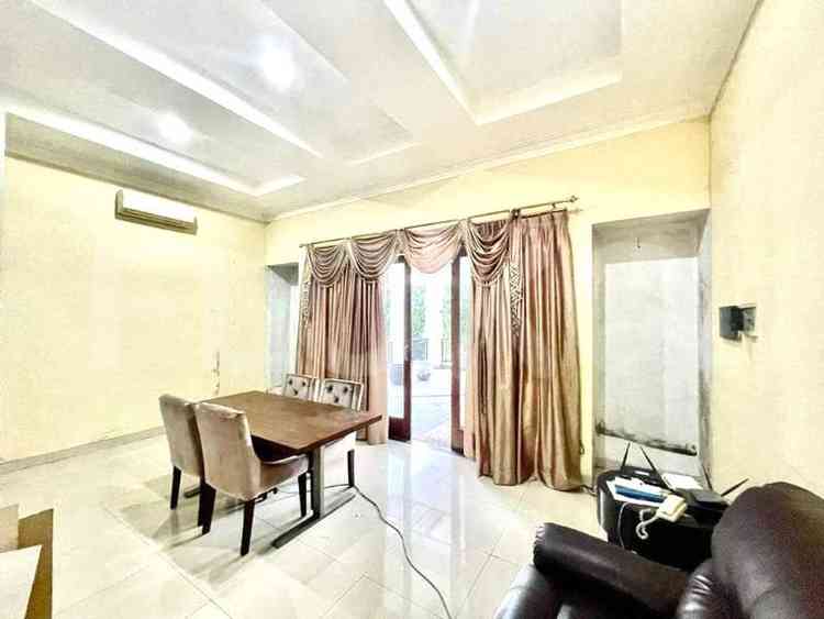 Dijual Rumah 10 BR, Luas 548 m2 di Jl. Mendut, Menteng 4