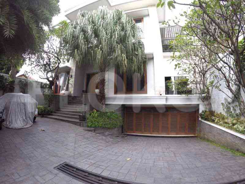 Dijual Rumah 8 BR, Luas 1200 m2 di Jl. Ki Mangunsarkoro, Menteng 6