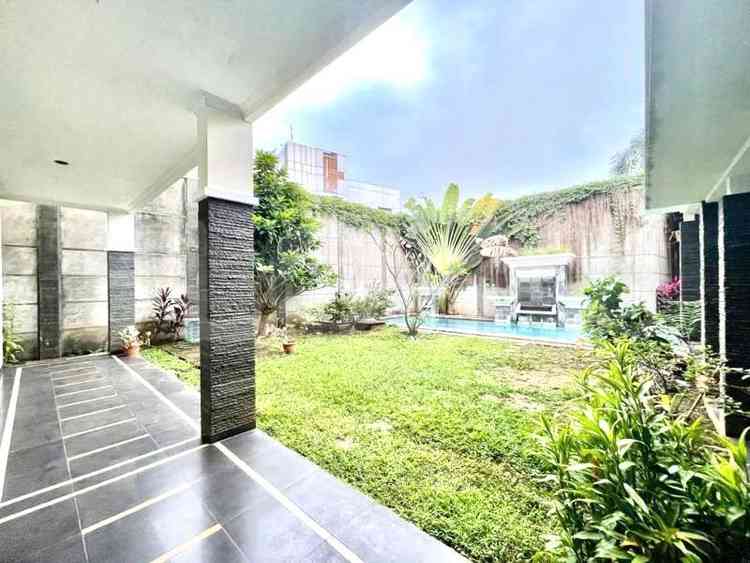 Dijual Rumah 10 BR, Luas 548 m2 di Jl. Mendut, Menteng 1