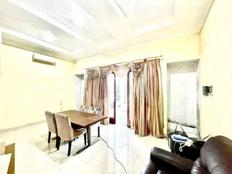 Dijual Rumah 10 BR, Luas 548 m2 di Jl. Mendut, Menteng 4