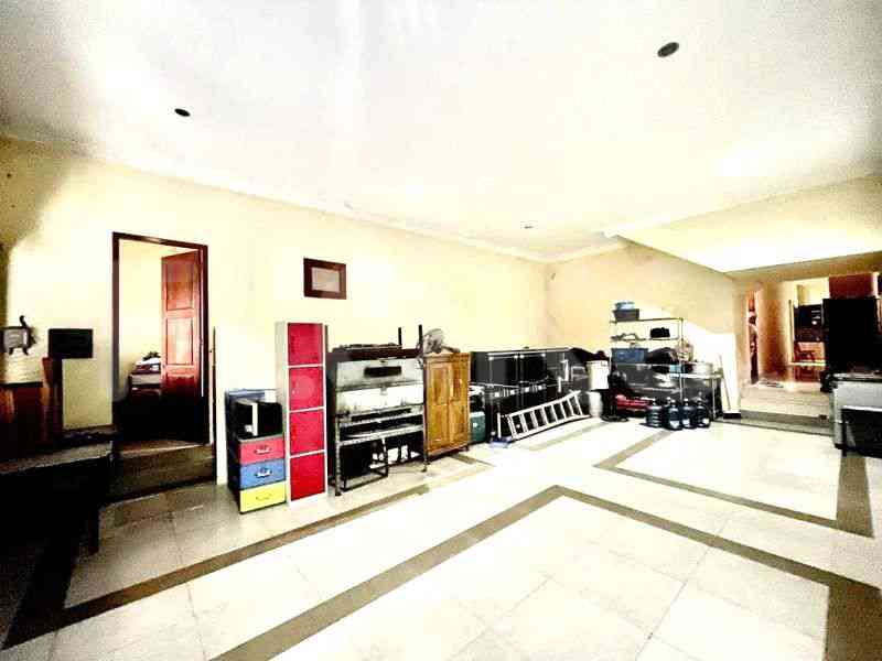 548 sqm, 10 BR house for sale in Jl. Mendut, Menteng 3