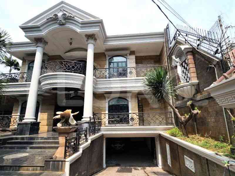 1585 sqm, 9 BR house for sale in Jl. Moh Yamin, Menteng 6