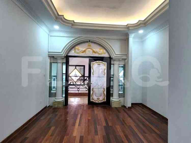 1585 sqm, 9 BR house for sale in Jl. Moh Yamin, Menteng 5