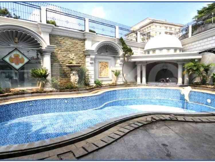 1585 sqm, 9 BR house for sale in Jl. Moh Yamin, Menteng 2