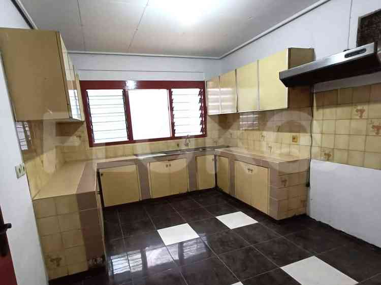 Disewakan Rumah 3 BR, Luas 300 m2 di Dharmawangsa, Blok M 5