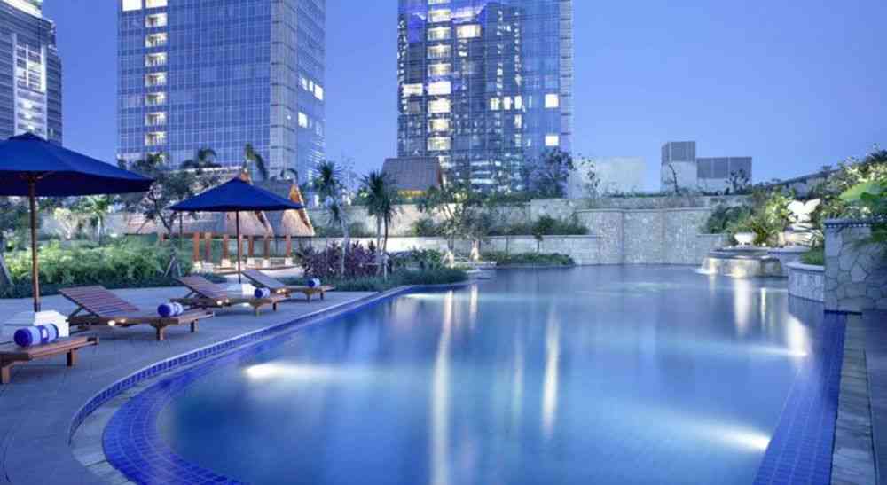 Swimming pool Pacific Place Residences
