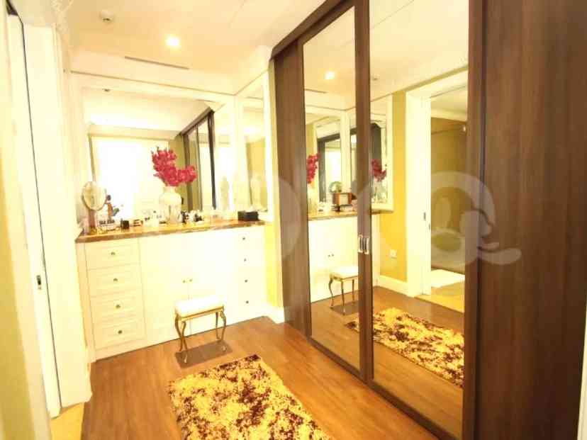 319 sqm, 19th floor, 4 BR apartment for sale in Kebayoran Baru 4