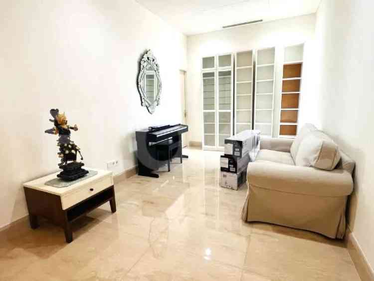 319 sqm, 15th floor, 4 BR apartment for sale in Kebayoran Baru 4