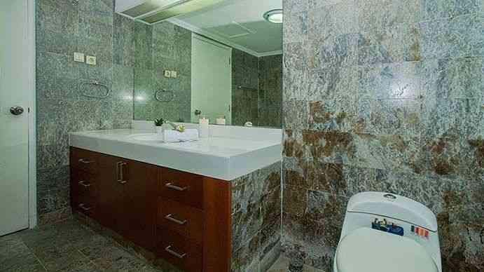 Bathroom Prapanca Apartment