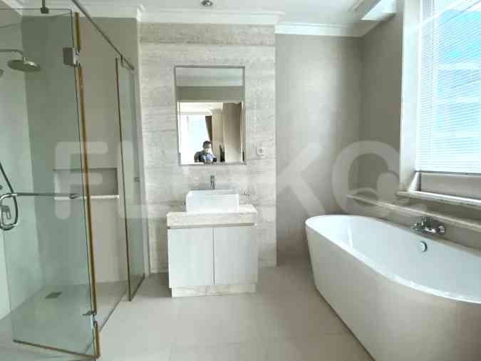 180 sqm, 19th floor, 3 BR apartment for sale in Kebayoran Baru 6