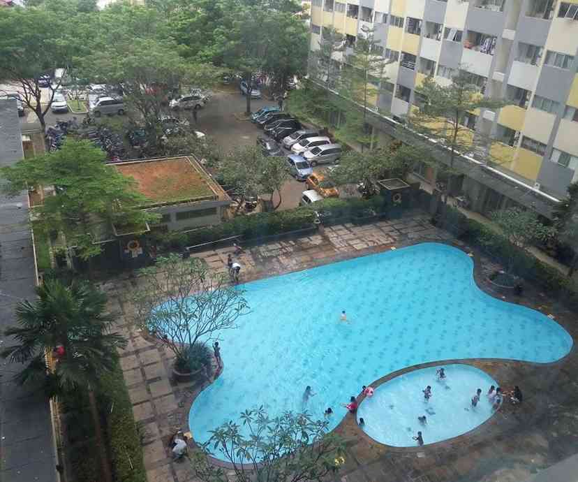 Kolam renang Sentra Timur Residence