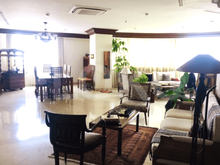 225 sqm, 11th floor, 4 BR apartment for sale in Teuku Nyak Arief 3