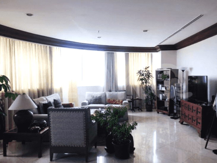 225 sqm, 11th floor, 4 BR apartment for sale in Teuku Nyak Arief 2