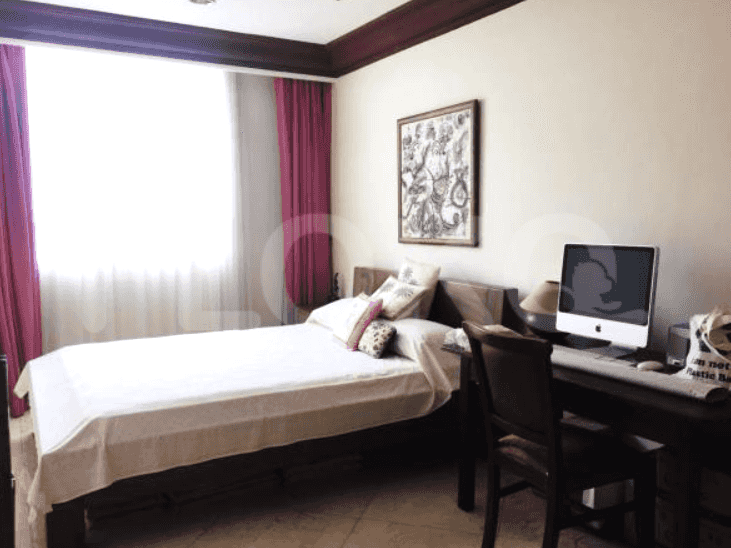 225 sqm, 11th floor, 4 BR apartment for sale in Teuku Nyak Arief 1