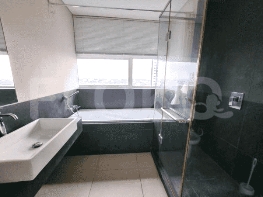 Dijual Apartemen 3 BR, Lantai 4, Luas 138 m2 di Kebayoran Lama 1