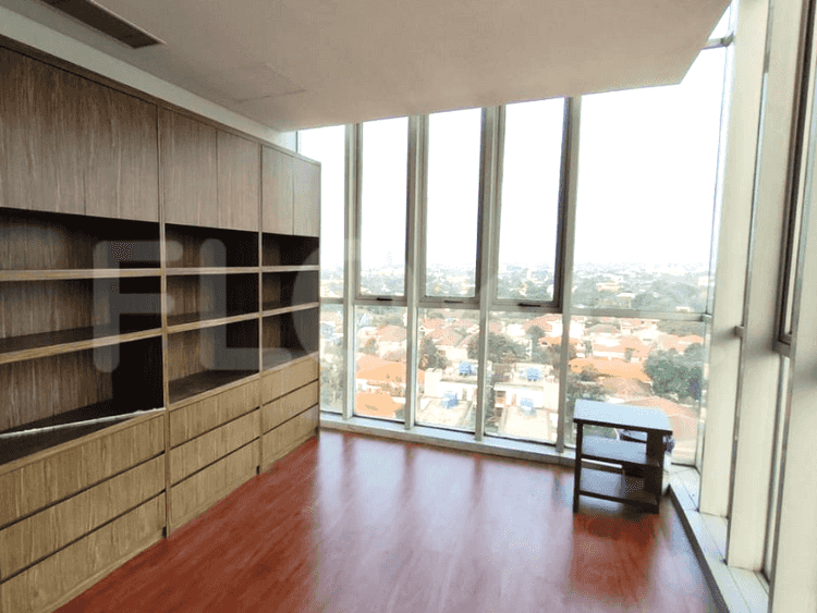 303 sqm, 4th floor, 3 BR apartment for sale in Kemang 3