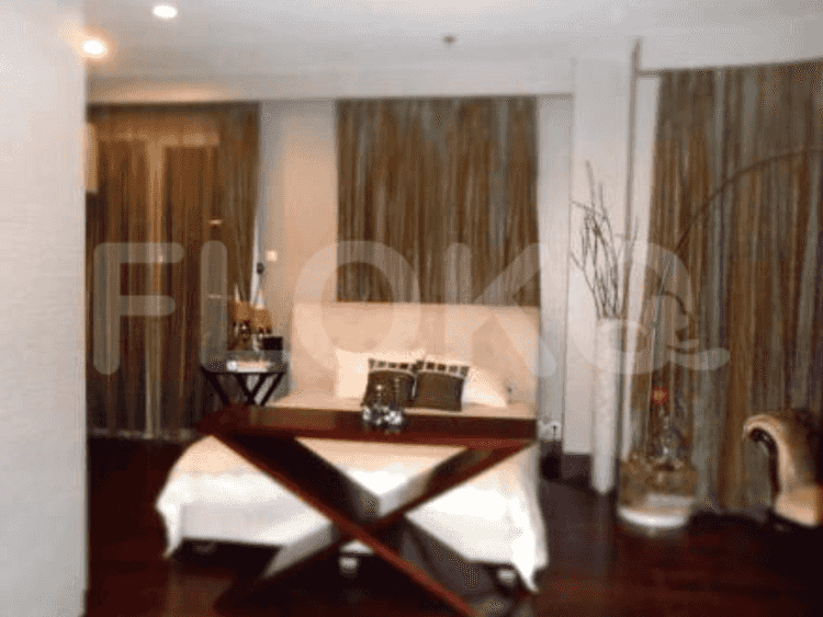 200 sqm, 8th floor, 3 BR apartment for sale in Gatot Subroto 1