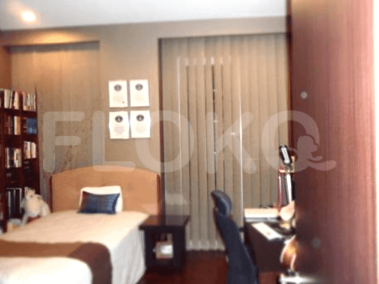 Dijual Apartemen 3 BR, Lantai 8, Luas 200 m2 di Gatot Subroto 5