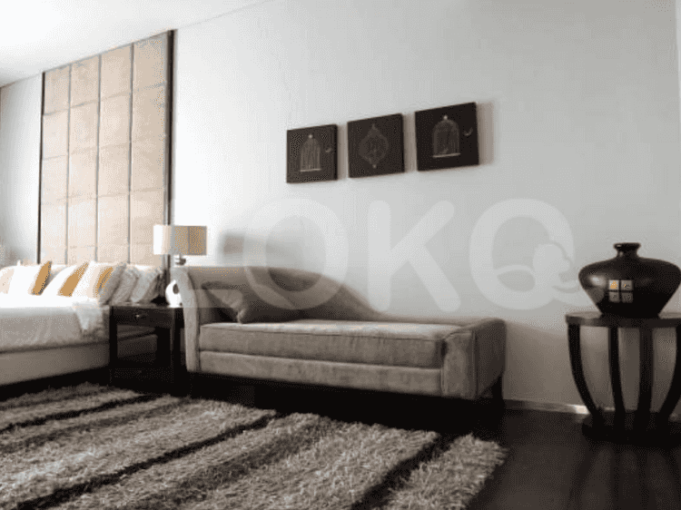 303 sqm, 18th floor, 3 BR apartment for sale in Kemang 6