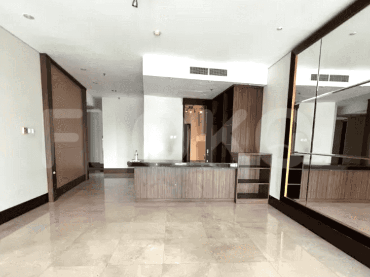 Dijual Apartemen 3 BR, Lantai 3, Luas 168 m2 di Gatot Subroto 1