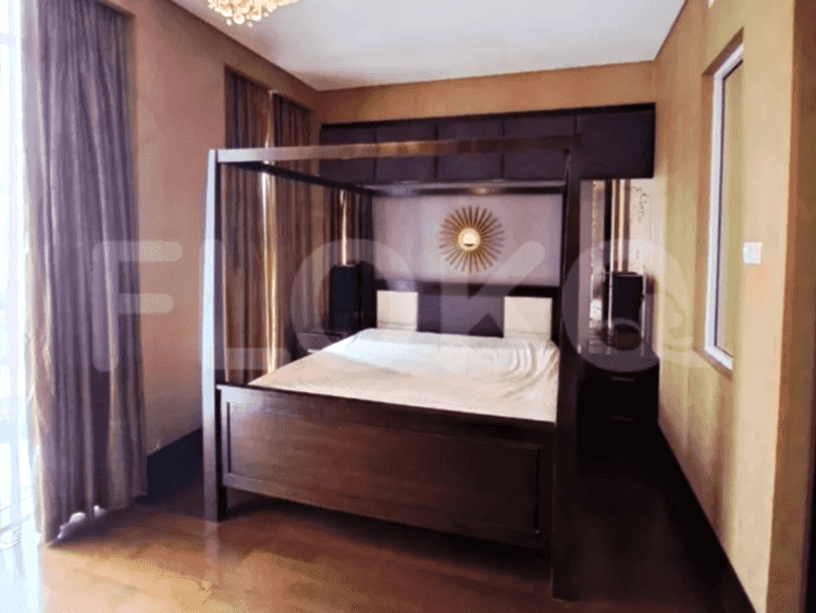 168 sqm, 3rd floor, 3 BR apartment for sale in Gatot Subroto 5