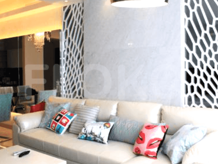 185 sqm, 32nd floor, 3 BR apartment for sale in Kuningan 5