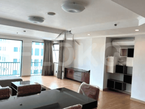 157 sqm, 16th floor, 3 BR apartment for sale in Kebayoran Lama 2