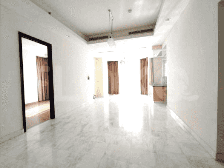 159 sqm, 26th floor, 3 BR apartment for sale in Sudirman 6