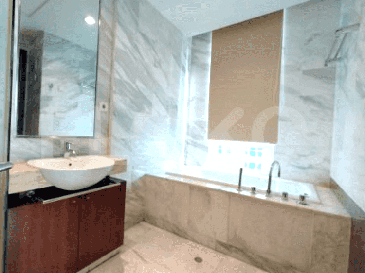 159 sqm, 26th floor, 3 BR apartment for sale in Sudirman 4