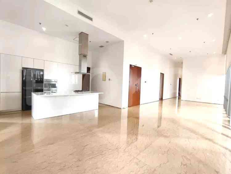 200 sqm, 11th floor, 3 BR apartment for sale in Kebayoran Baru 3