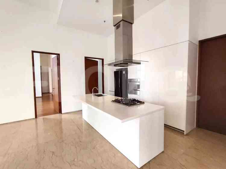 200 sqm, 11th floor, 3 BR apartment for sale in Kebayoran Baru 8