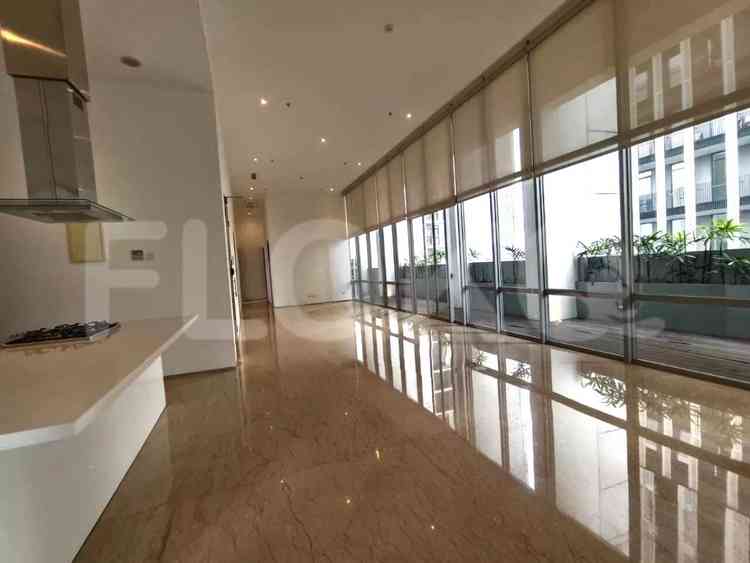 200 sqm, 11th floor, 3 BR apartment for sale in Kebayoran Baru 9