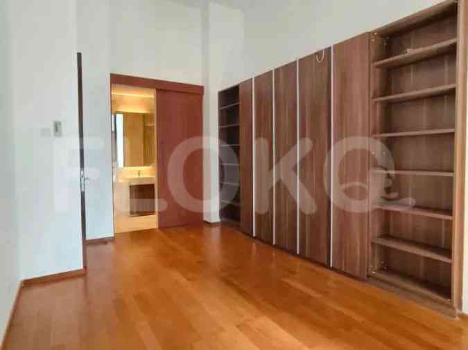 200 sqm, 11th floor, 3 BR apartment for sale in Kebayoran Baru 1