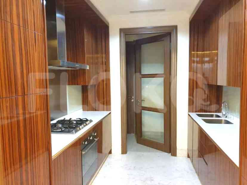 Dijual Apartemen 2 BR, Lantai 19, Luas 195 m2 di Simprug 4