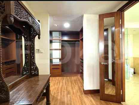 243 sqm, 13th floor, 3 BR apartment for sale in Gandaria 6