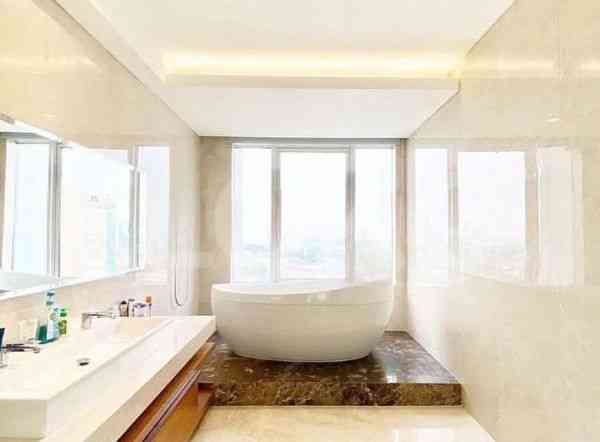 276 sqm, 22nd floor, 3 BR apartment for sale in Kebayoran Lama 8